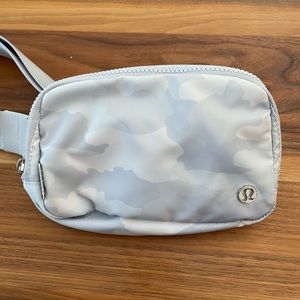 Lululemon Everywhere Belt bag.   *extended size
